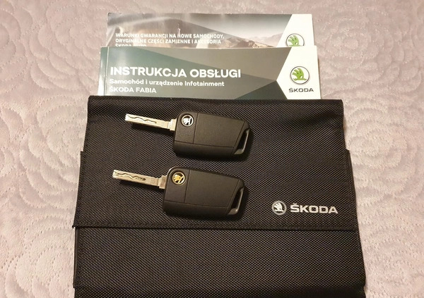 Skoda Fabia cena 37500 przebieg: 139996, rok produkcji 2018 z Warszawa małe 232